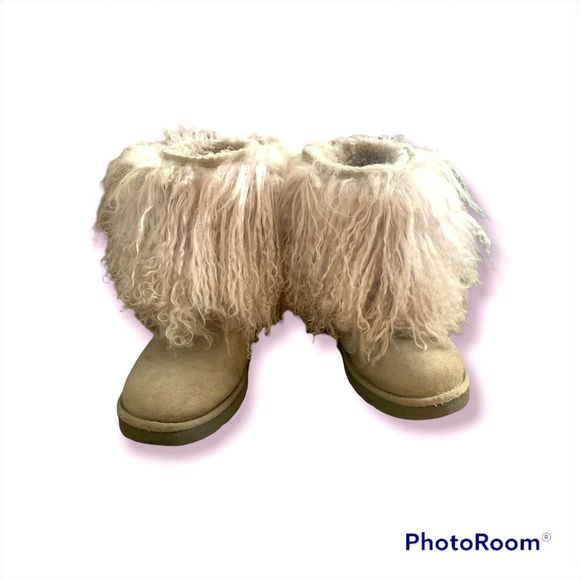 💙HTF💙 UGG RARE Mongolian Fur Short Women’s Boots - Picture 1 of 12